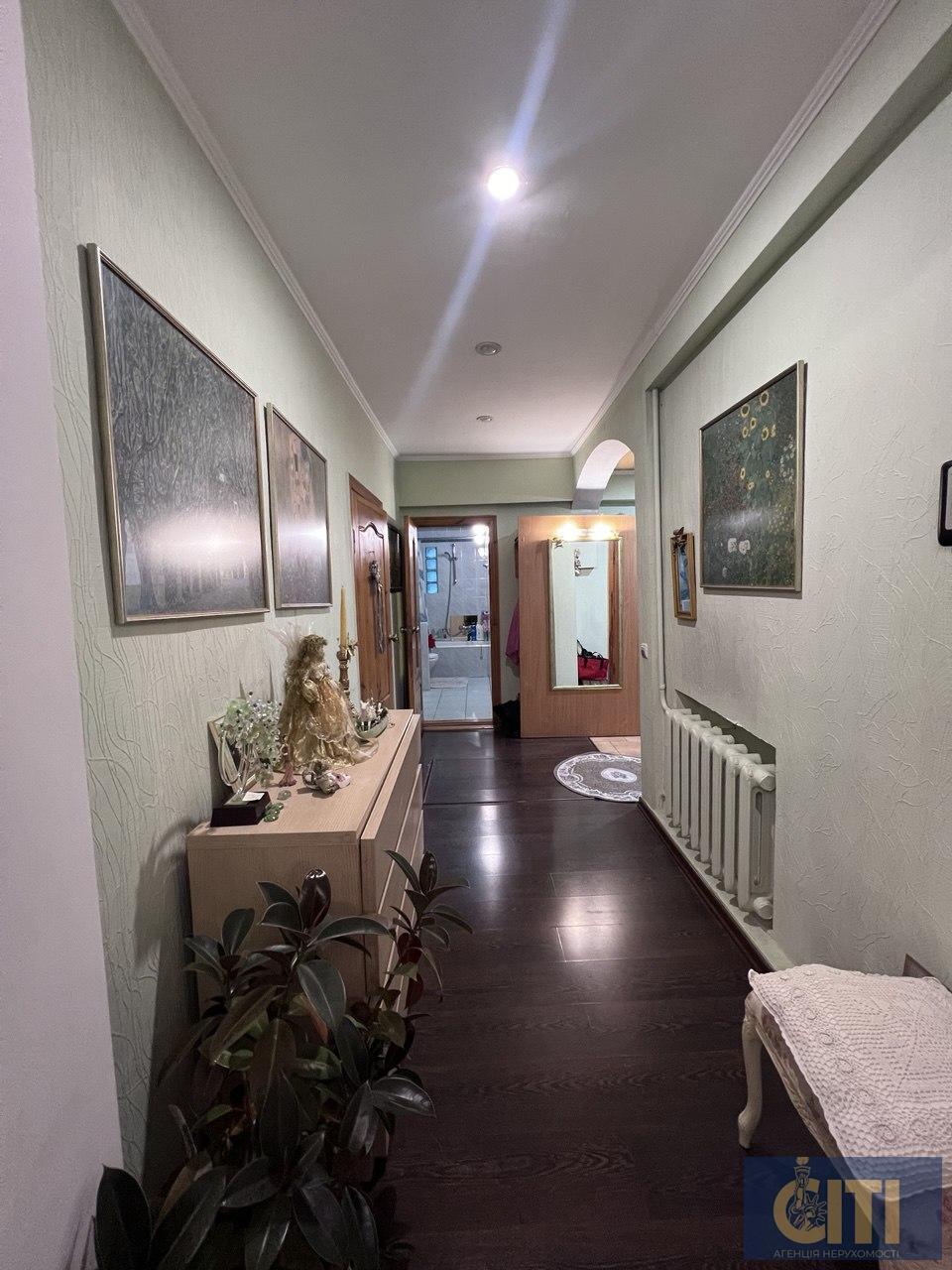 13173_img0912 Продаж приміщення, перший поверх з окремим входом. Фасад. Бульвар!