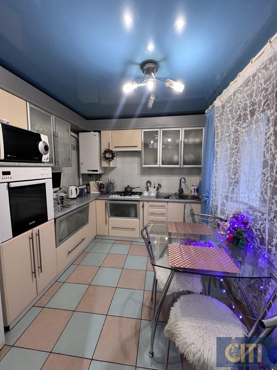 13173_img0913 Продаж приміщення, перший поверх з окремим входом. Фасад. Бульвар!