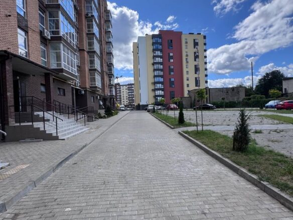 Продається комерційне приміщення в ЖК «Олімпійський», 4 секція — 83 м²