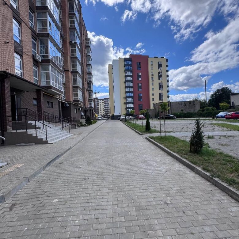 Продається комерційне приміщення в ЖК «Олімпійський», 4 секція — 83 м²