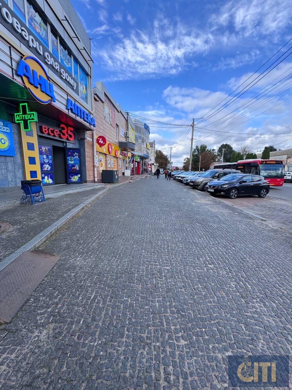 photo_3_2025-09-24_20-41-44 Продаж двоповерхового фасадного нежитлового приміщення, район Сінного ринку!