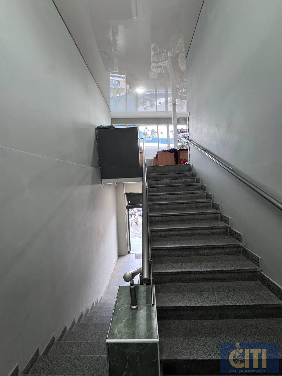 photo_7_2025-09-24_20-41-44 Продаж двоповерхового фасадного нежитлового приміщення, район Сінного ринку!