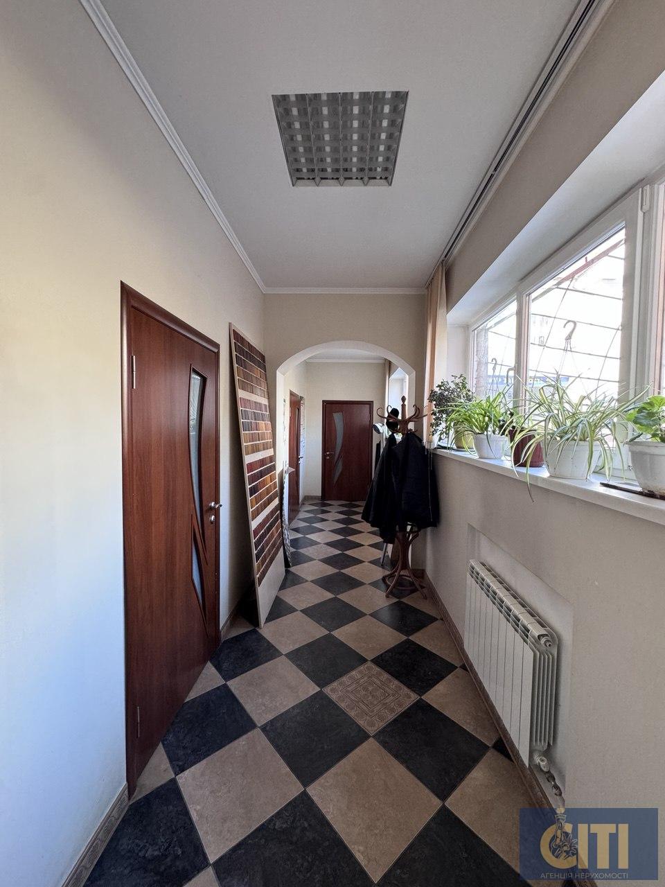 photo_8_2025-10-07_22-38-57 Нежитлове приміщення в самому центрі міста, вул. Київська (біля ТРЦ “Глобал”). Київська (біля ТРЦ “Глобал”), 400 м²