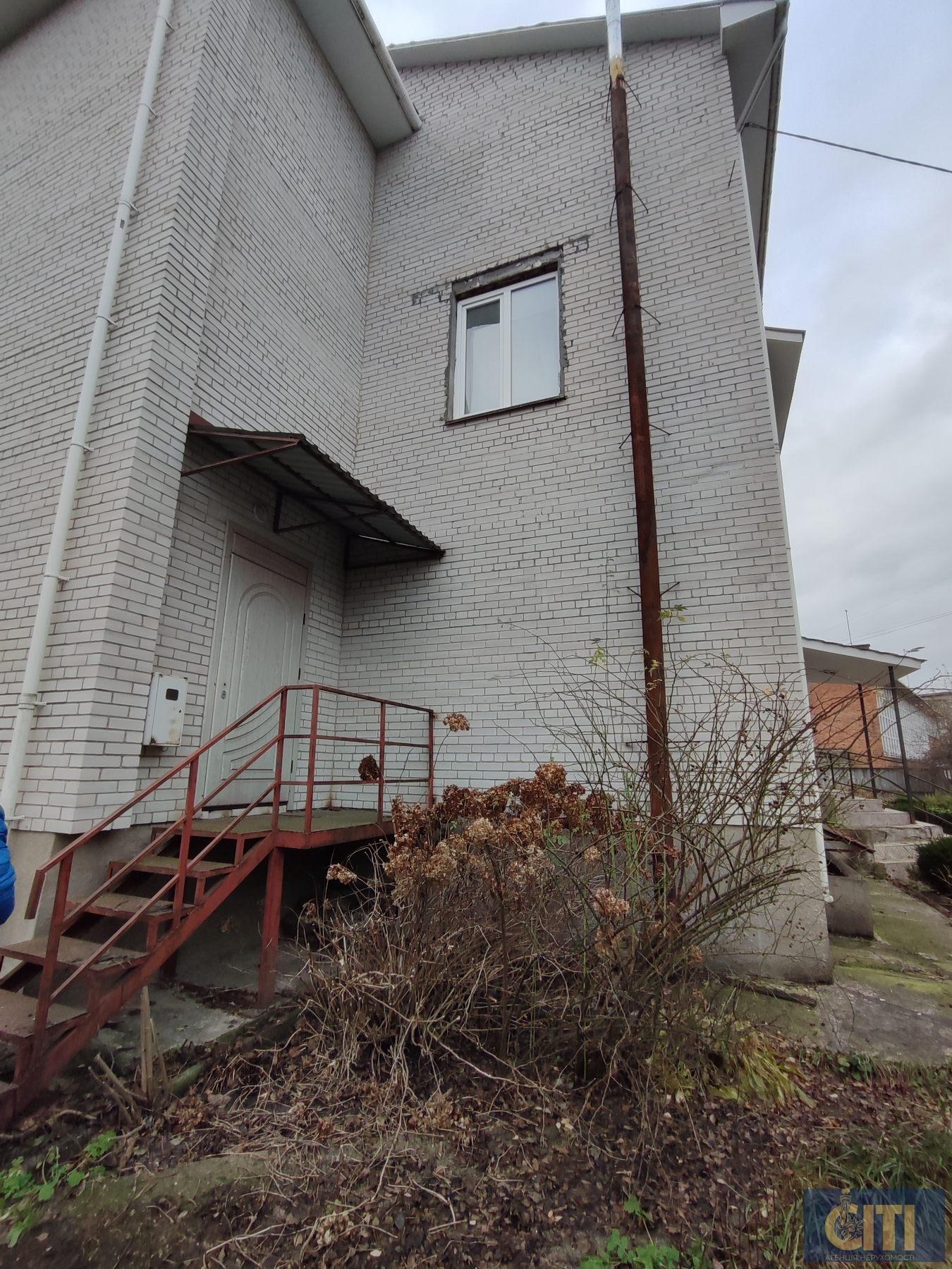 0-02-05-1f4e9152427dd97eb8a5834b2b99f9f65c8884ebeb899891910642c21aabaa20_d143de1b2ca9c01d Продається приміщення 800 кв.м. у центрі Житомира, район майдану Короленка