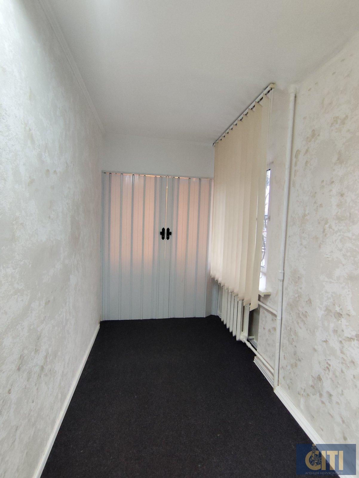 0-02-05-28a2e572bd13b2623fbc866f3227638e76e241e6c858dd3362dd3616dff5b25c_d53c060eac24be45 Приміщення в центрі Житомира, площа Перемоги, 32 м²