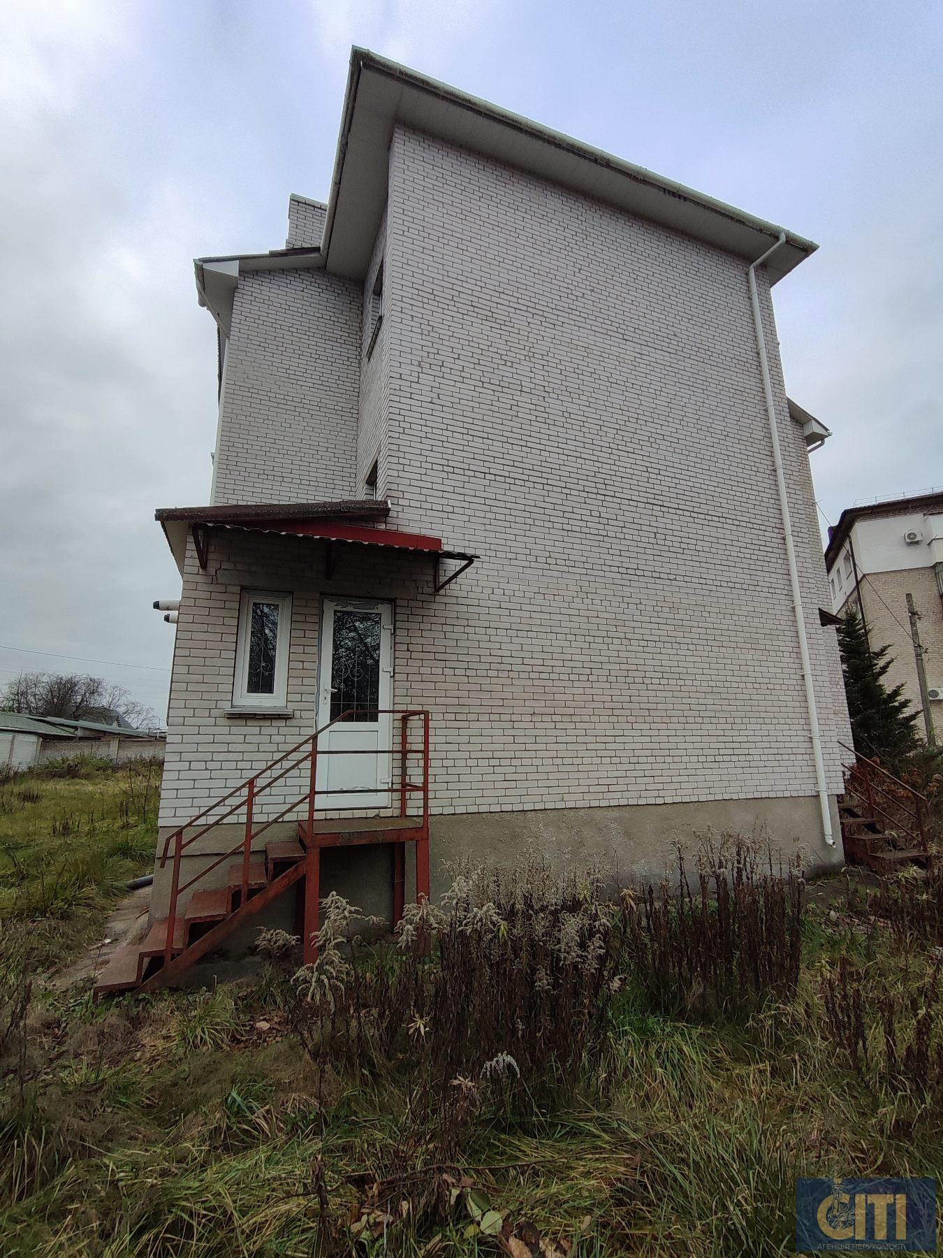 0-02-0a-4fdd27f2f6a00d09c7c6e48af56050de69c2fac84e51ee2d993327c9bea85482_35f94a06d557cb4a Продається приміщення 800 кв.м. у центрі Житомира, район майдану Короленка