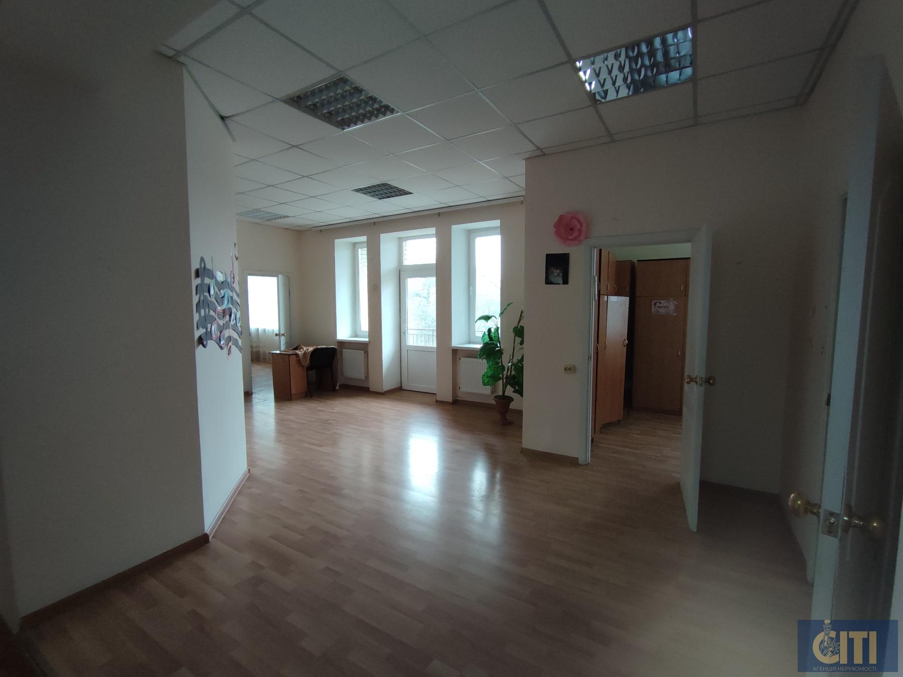 0-02-0a-7a25ee1b415fc24692f827f818f47360748ec0cb8d79df2a6aafe81f8001ef78_6f917ca03625eb26 Продається приміщення 800 кв.м. у центрі Житомира, район майдану Короленка