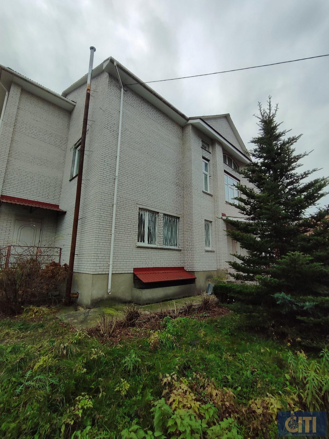 0-02-0a-ea6a7e9406becc84b955f3e9b0c8ed48806115a6a482701a64b649a556b39bd3_ef4581fdbd0e8bda Продається приміщення 800 кв.м. у центрі Житомира, район майдану Короленка