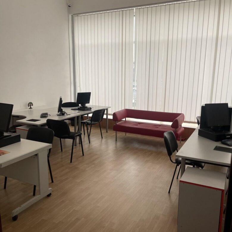 Здається в оренду кабінет площею 30 м² на другому поверсі Центрального автовокзалу м. Житомир. Житомир.