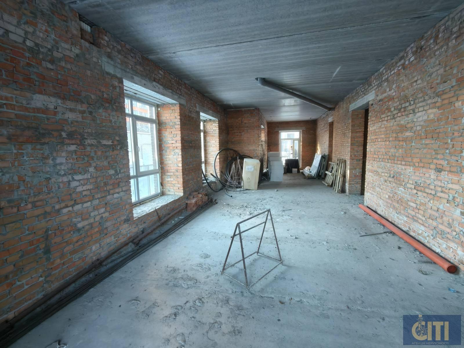 0-02-05-167aa181274f2f480454e78243a69eb5888cdc23c978c371e2986d29bb93f4bc_4543d219c1889525 Продаж фасадного комерційного приміщення, 120 кв.м, район Малинського ринку