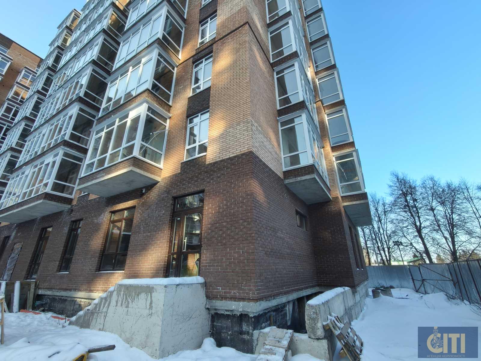 0-02-05-5b9e96f22706167e8930b39b7d9a0eaf52d2423bb31a25b18103012a3432ff30_ffc9c8aa845dfb43 Продаж фасадного комерційного приміщення, 120 кв.м, район Малинського ринку