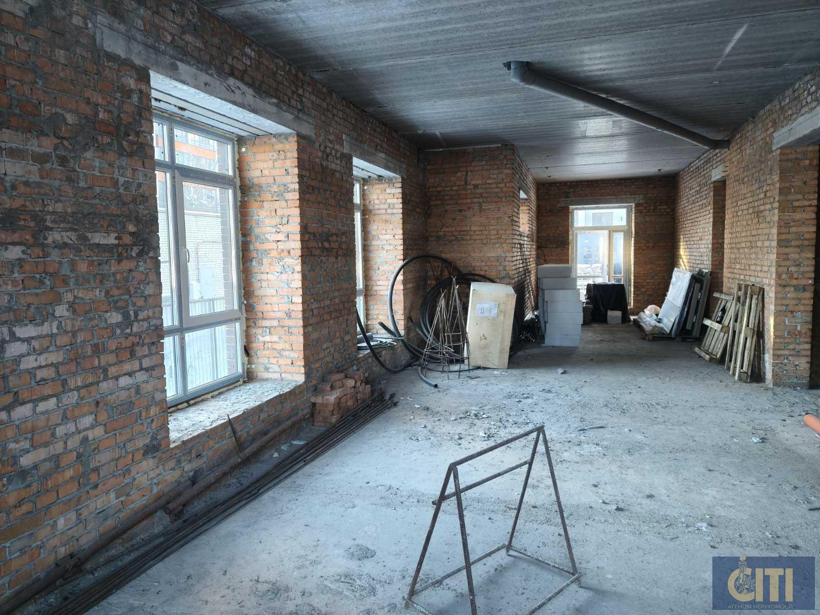 0-02-05-e45751584c6add650fb15dccacb520e685b71e47d7f0a6b10637769342e47688_e469dc242474650b Продаж фасадного комерційного приміщення, 120 кв.м, район Малинського ринку