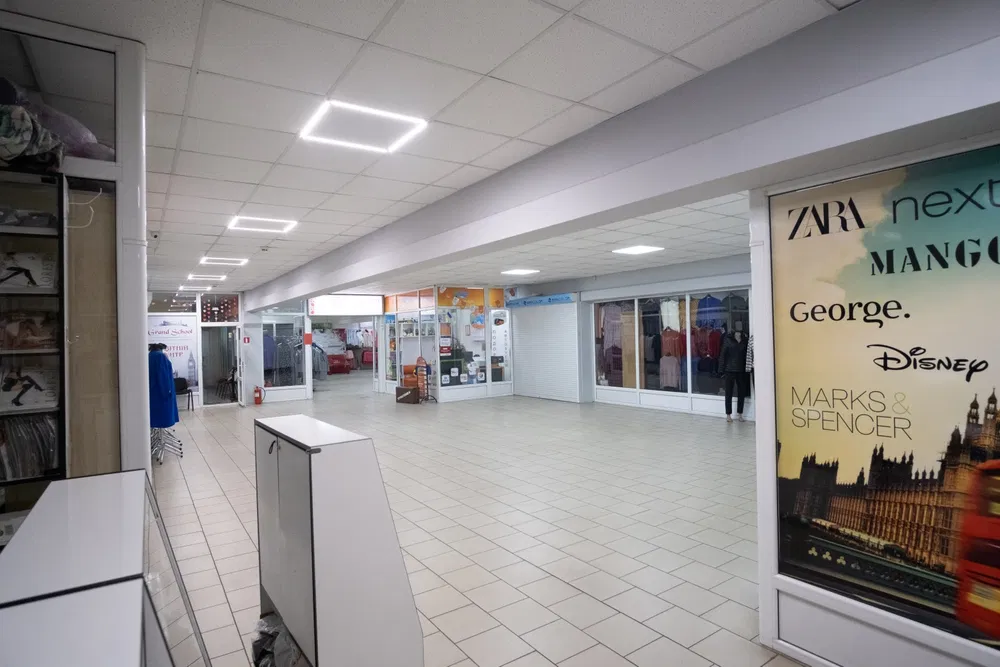 Торгово-офісний центр, 4-поверхи, 4 500 кв.м.