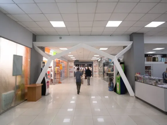 Торгово-офісний центр, 4-поверхи, 4 500 кв.м.