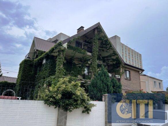 Продається діючий готель у Житомирі, район Житнього ринку, 900 м²