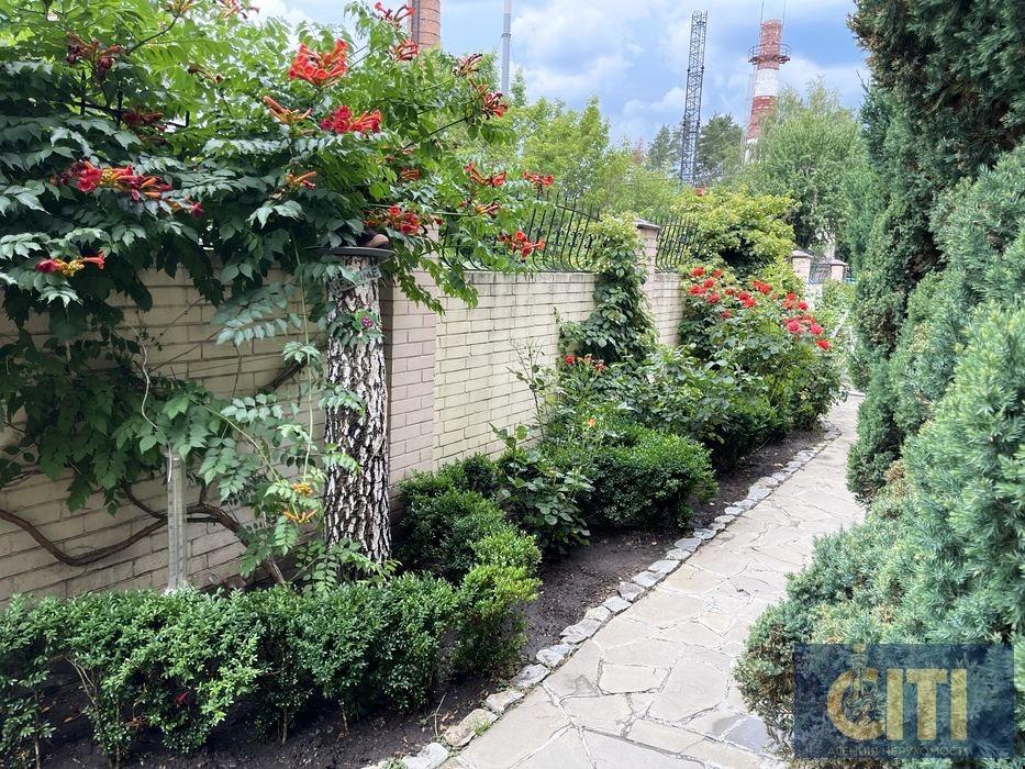 Продається діючий готель у Житомирі, район Житнього ринку, 900 м²