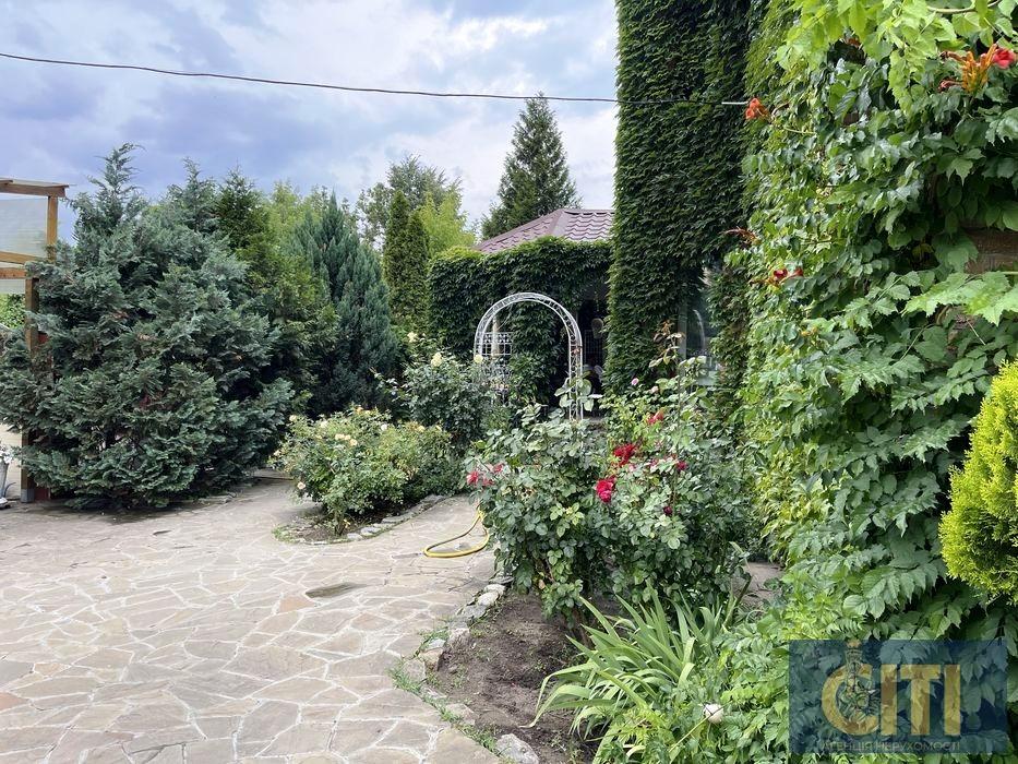 Продається діючий готель у Житомирі, район Житнього ринку, 900 м²