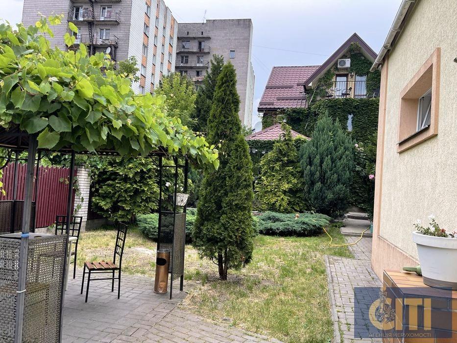 Продається діючий готель у Житомирі, район Житнього ринку, 900 м²