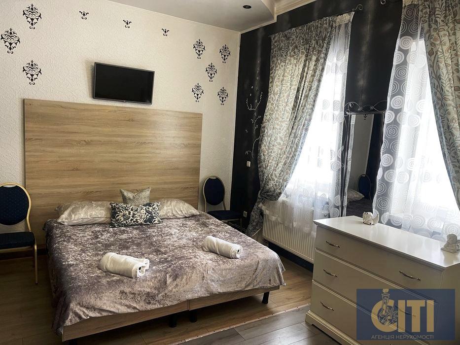 Продається діючий готель у Житомирі, район Житнього ринку, 900 м²