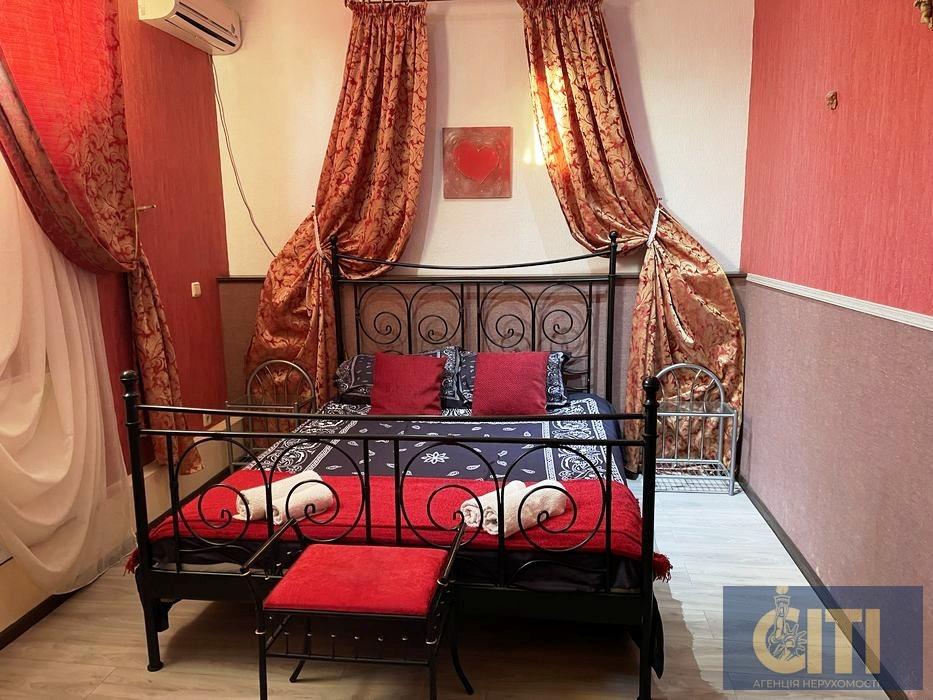 Продається діючий готель у Житомирі, район Житнього ринку, 900 м²