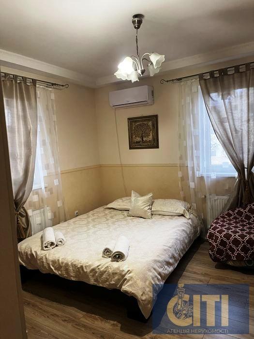 Продається діючий готель у Житомирі, район Житнього ринку, 900 м²