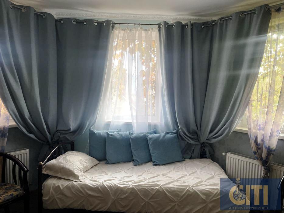 Продається діючий готель у Житомирі, район Житнього ринку, 900 м²