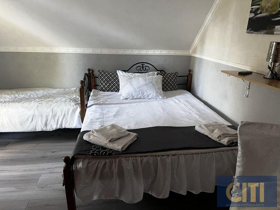 Продається діючий готель у Житомирі, район Житнього ринку, 900 м²