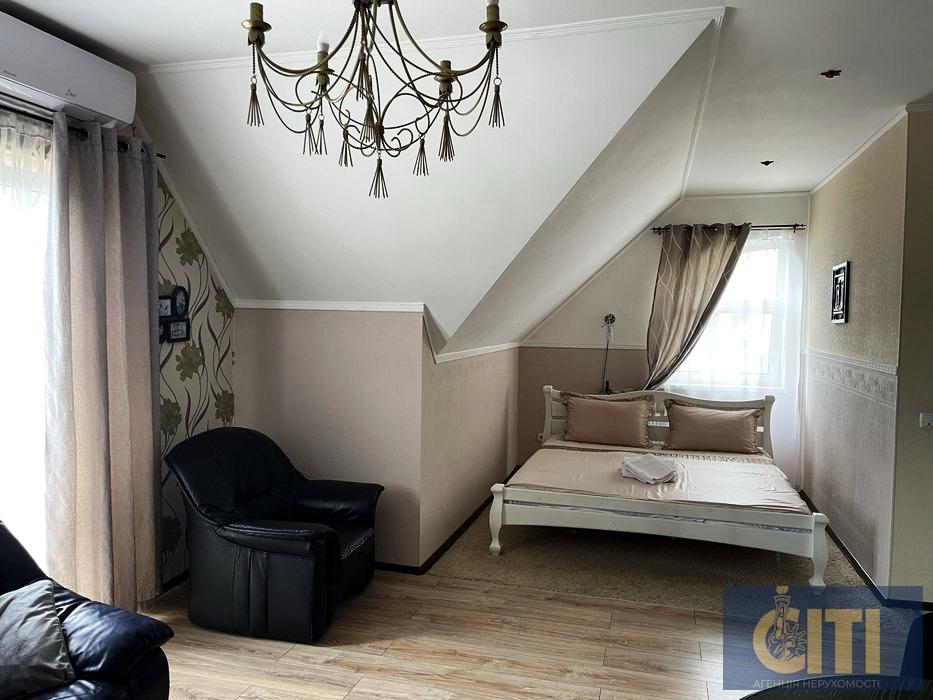 Продається діючий готель у Житомирі, район Житнього ринку, 900 м²