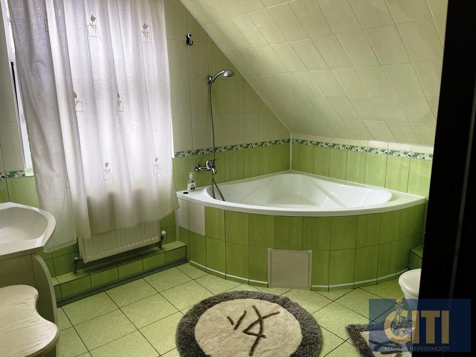 Продається діючий готель у Житомирі, район Житнього ринку, 900 м²