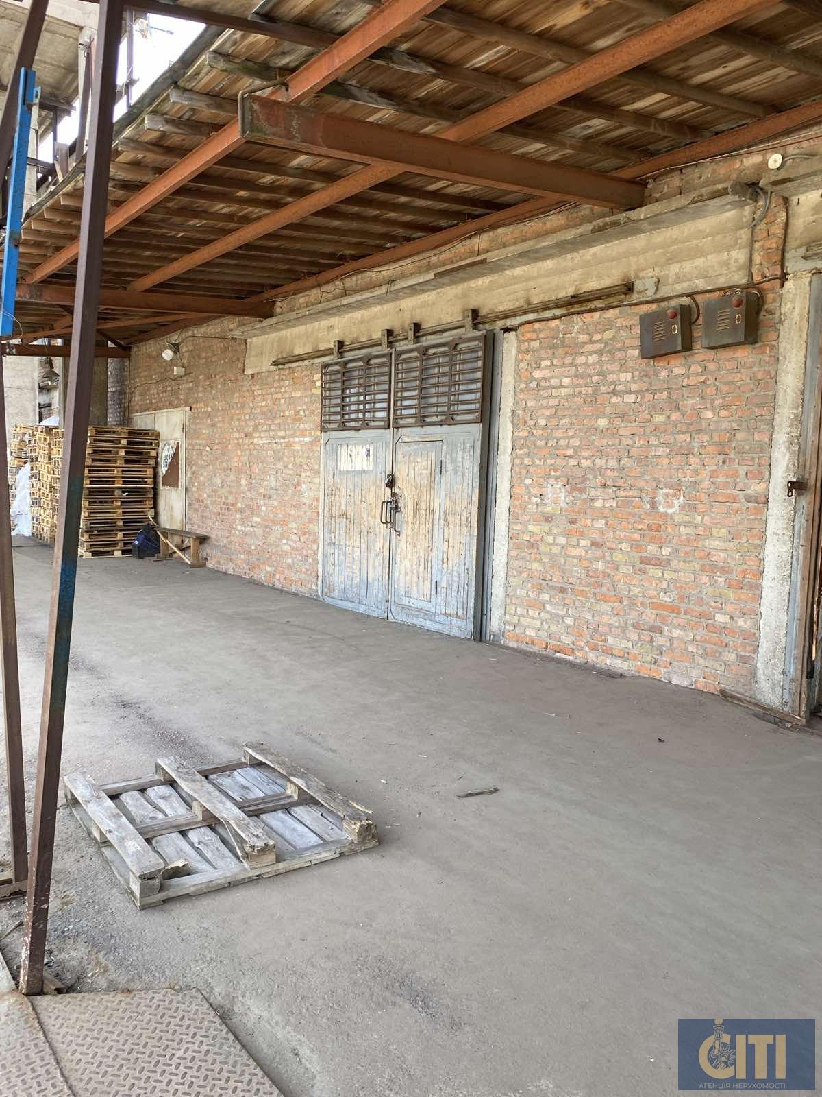 Оренда складу з рампою, 202 кв.м., вул. Кооперативна