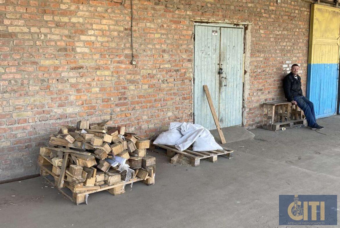 Оренда складу з рампою, 202 кв.м., вул. Кооперативна