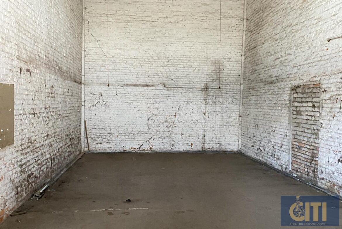 Оренда складу з рампою, 202 кв.м., вул. Кооперативна