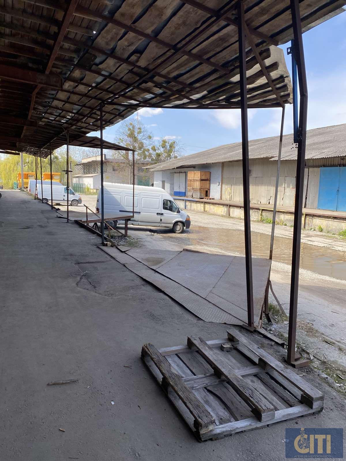 Оренда складу з рампою, 202 кв.м., вул. Кооперативна