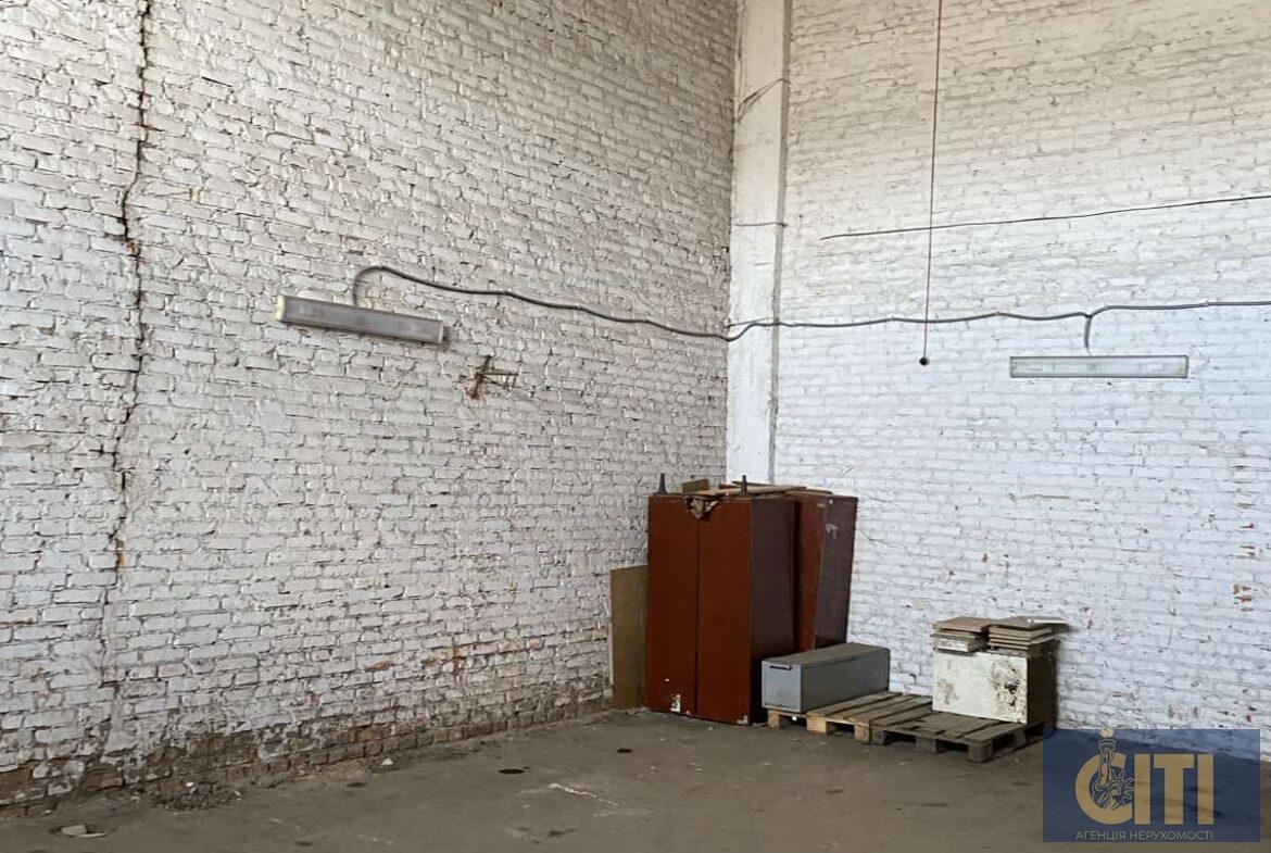 Оренда складу з рампою, 202 кв.м., вул. Кооперативна