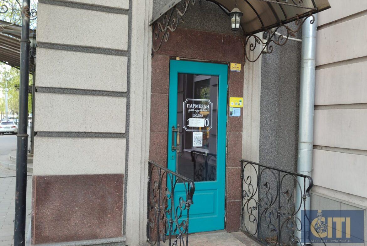 Оренда нежитлового приміщення 28 кв. м . в центрі, навпроти кінотеатру Україна