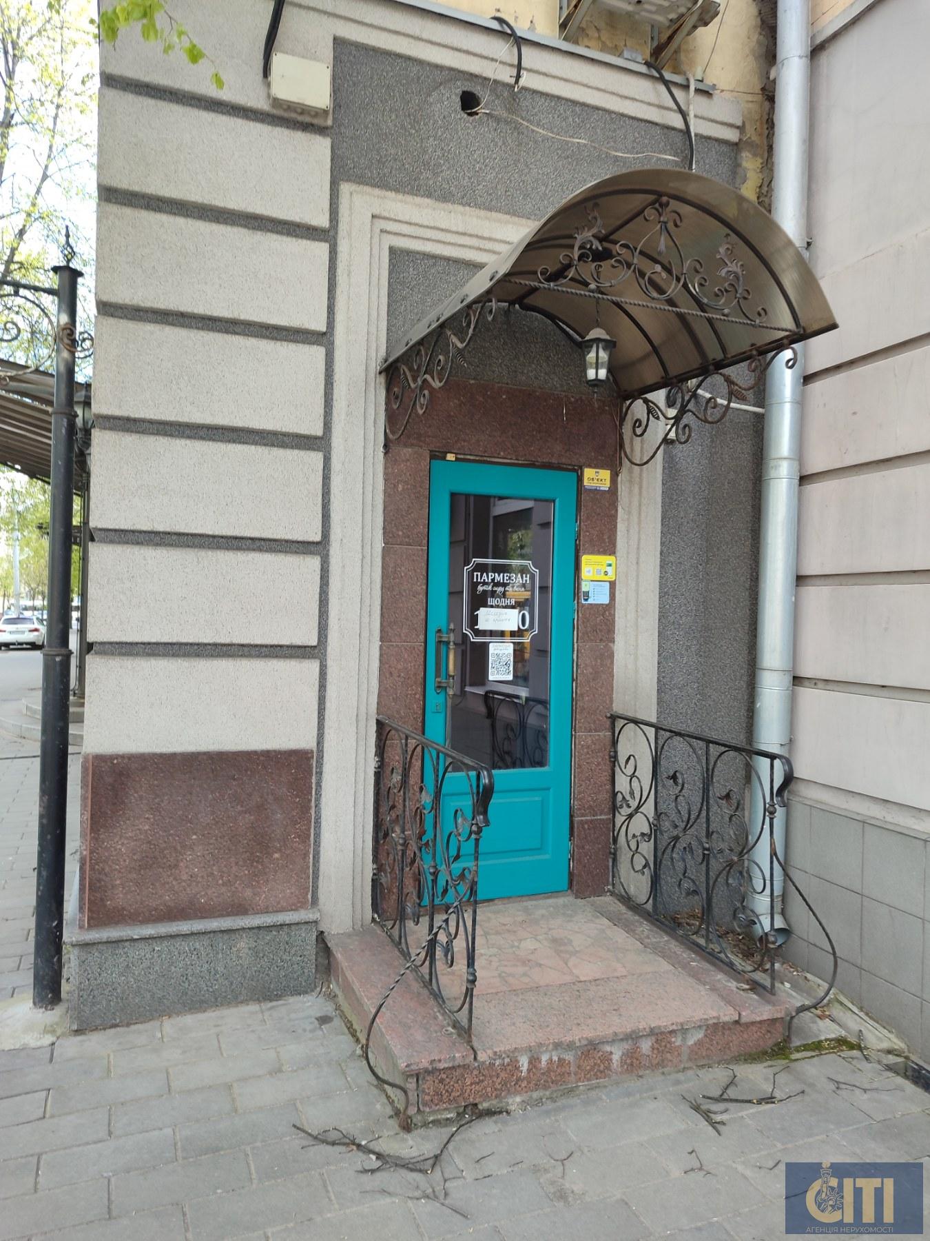Оренда нежитлового приміщення 28 кв. м . в центрі, навпроти кінотеатру Україна