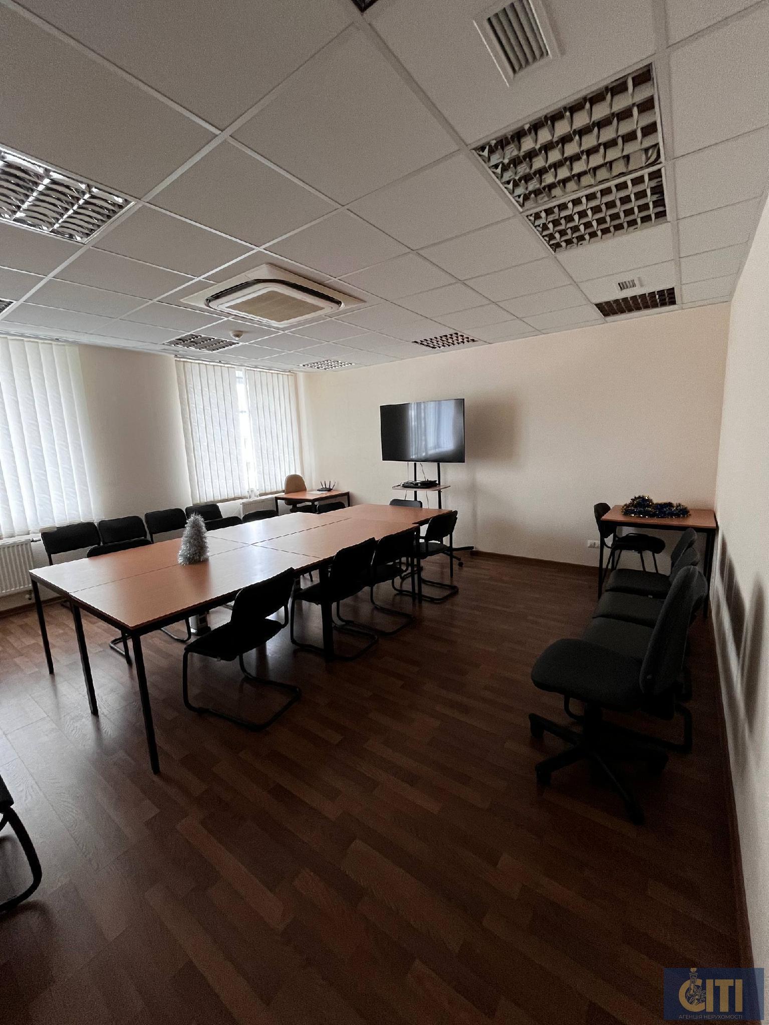 img39 Оренда офісу в центрі Житомира – 900 м²