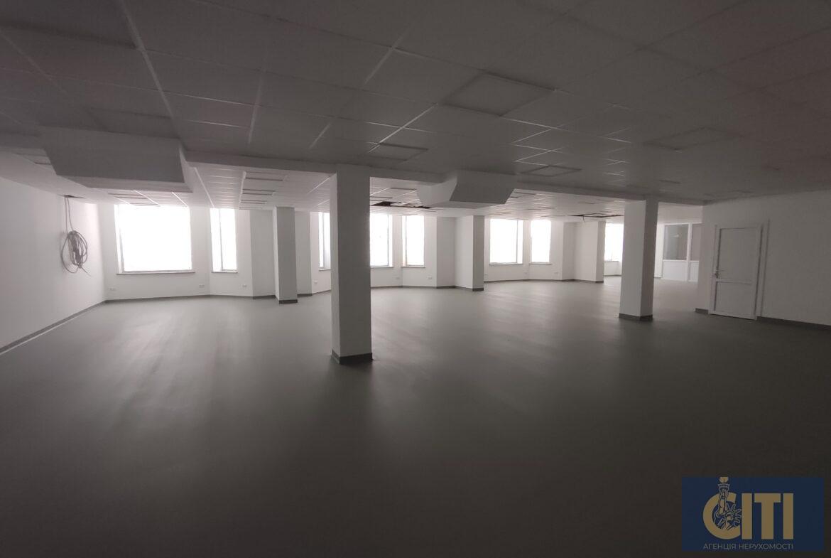 Триповерховий офісно-спортивний комплекс, 6000 m²