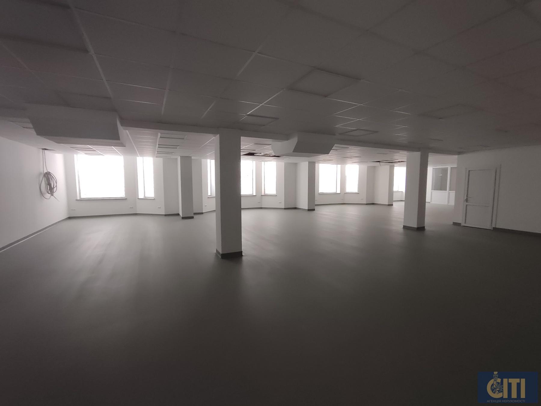 Триповерховий офісно-спортивний комплекс, 6000 m²