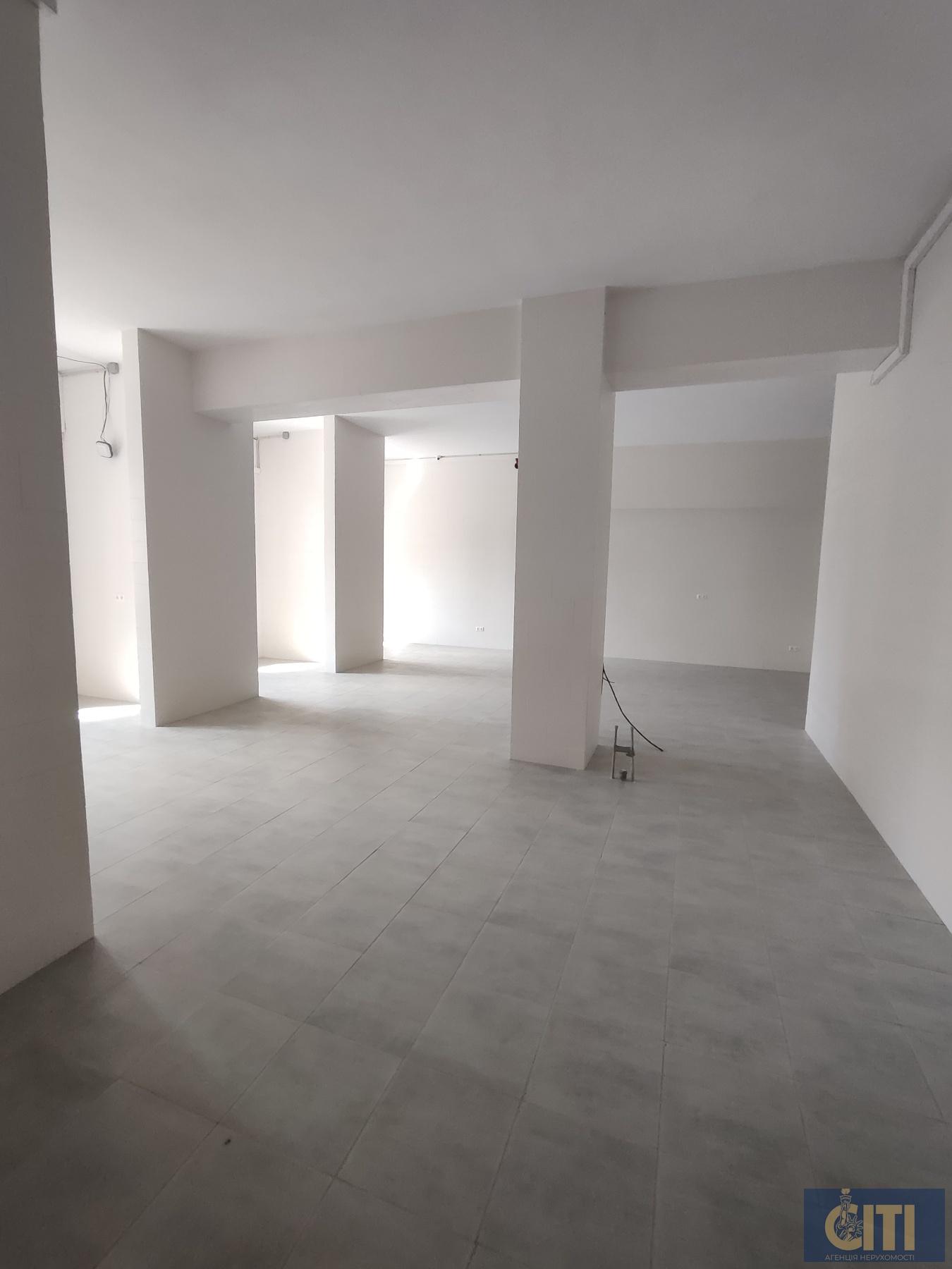 Триповерховий офісно-спортивний комплекс, 6000 m²