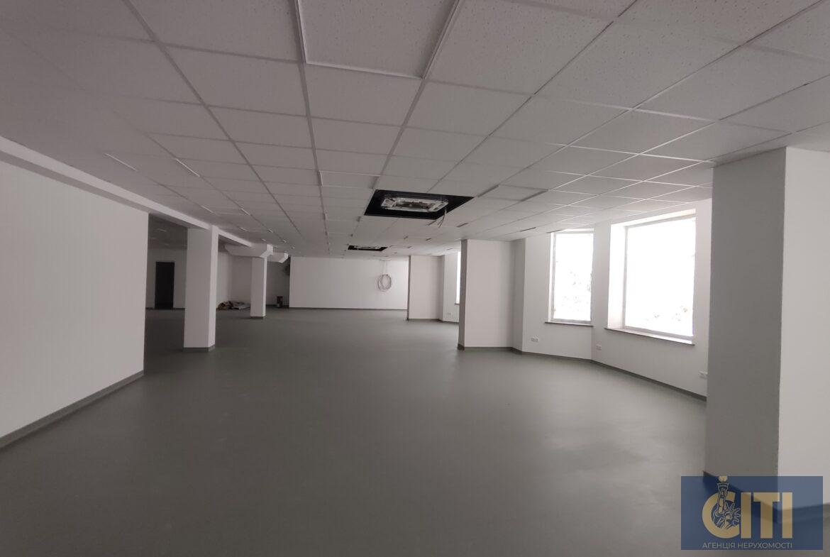 Триповерховий офісно-спортивний комплекс, 6000 m²