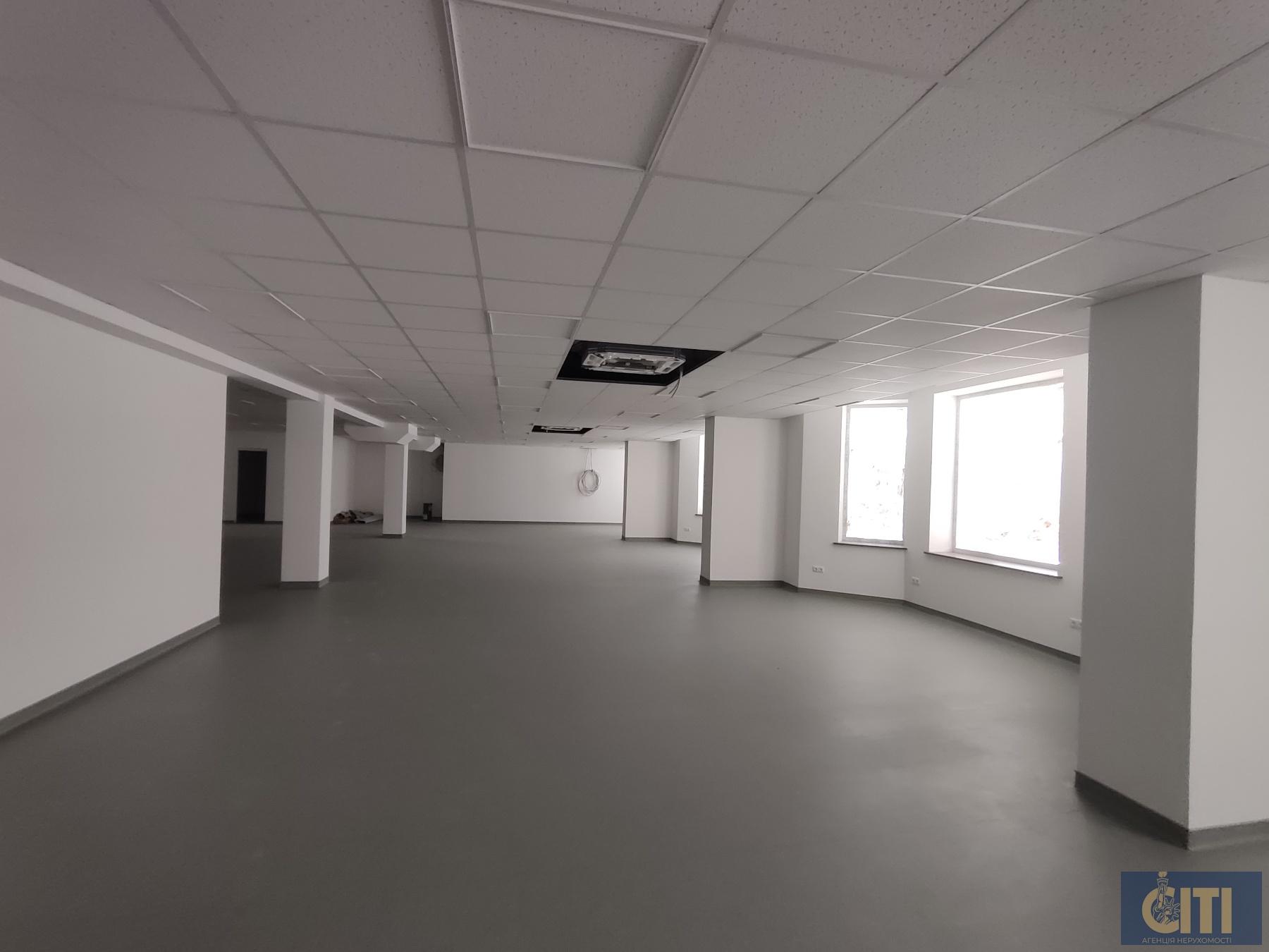 Триповерховий офісно-спортивний комплекс, 6000 m²