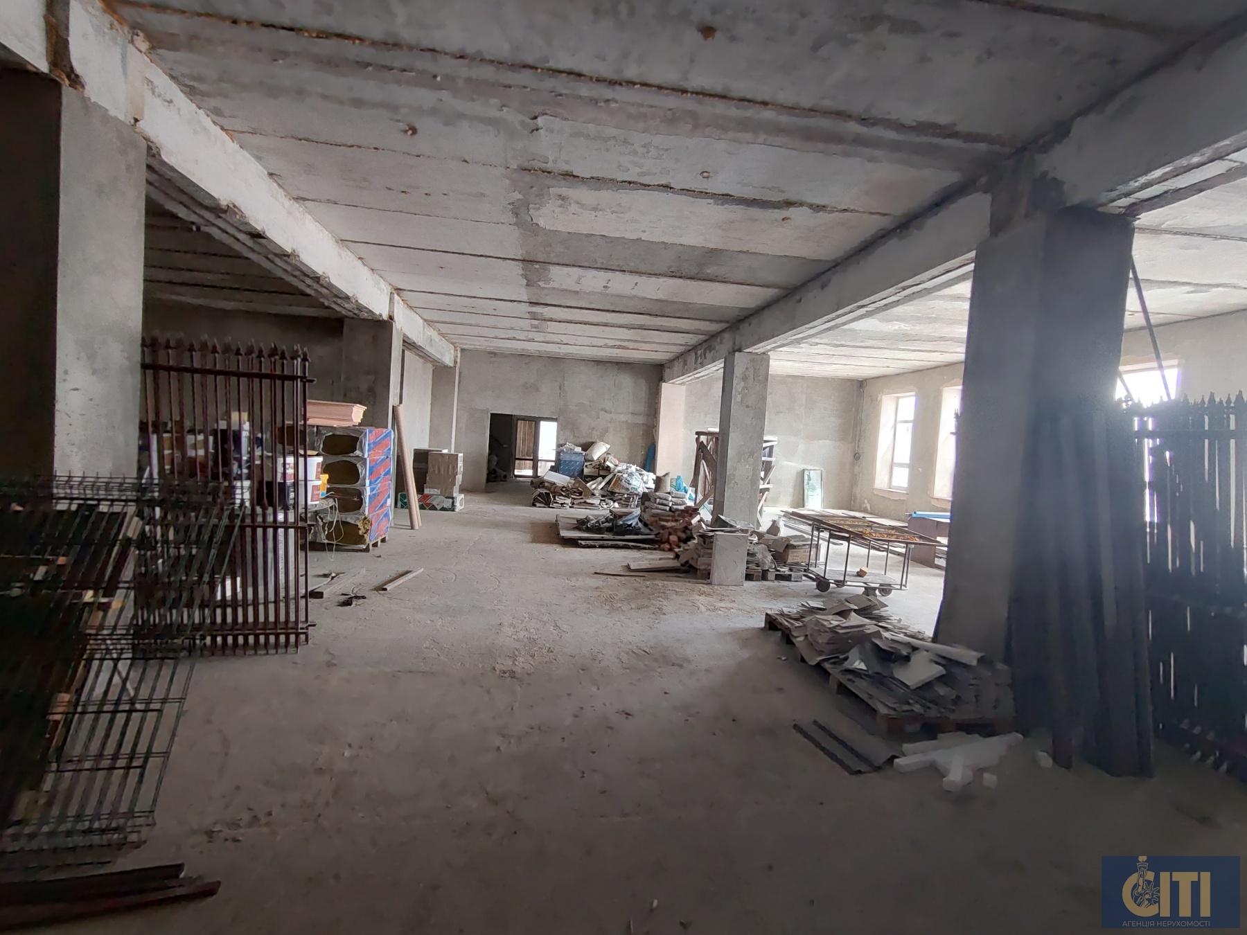 Триповерховий офісно-спортивний комплекс, 6000 m²