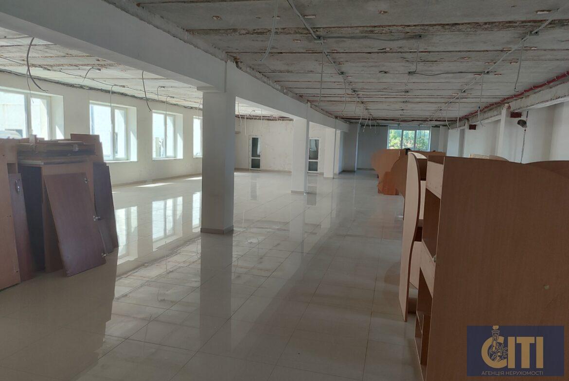 Триповерховий офісно-спортивний комплекс, 6000 m²