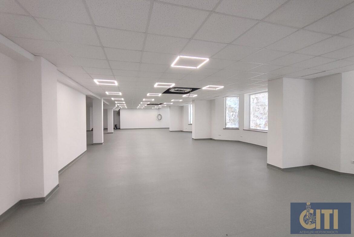 Триповерховий офісно-спортивний комплекс, 6000 m²