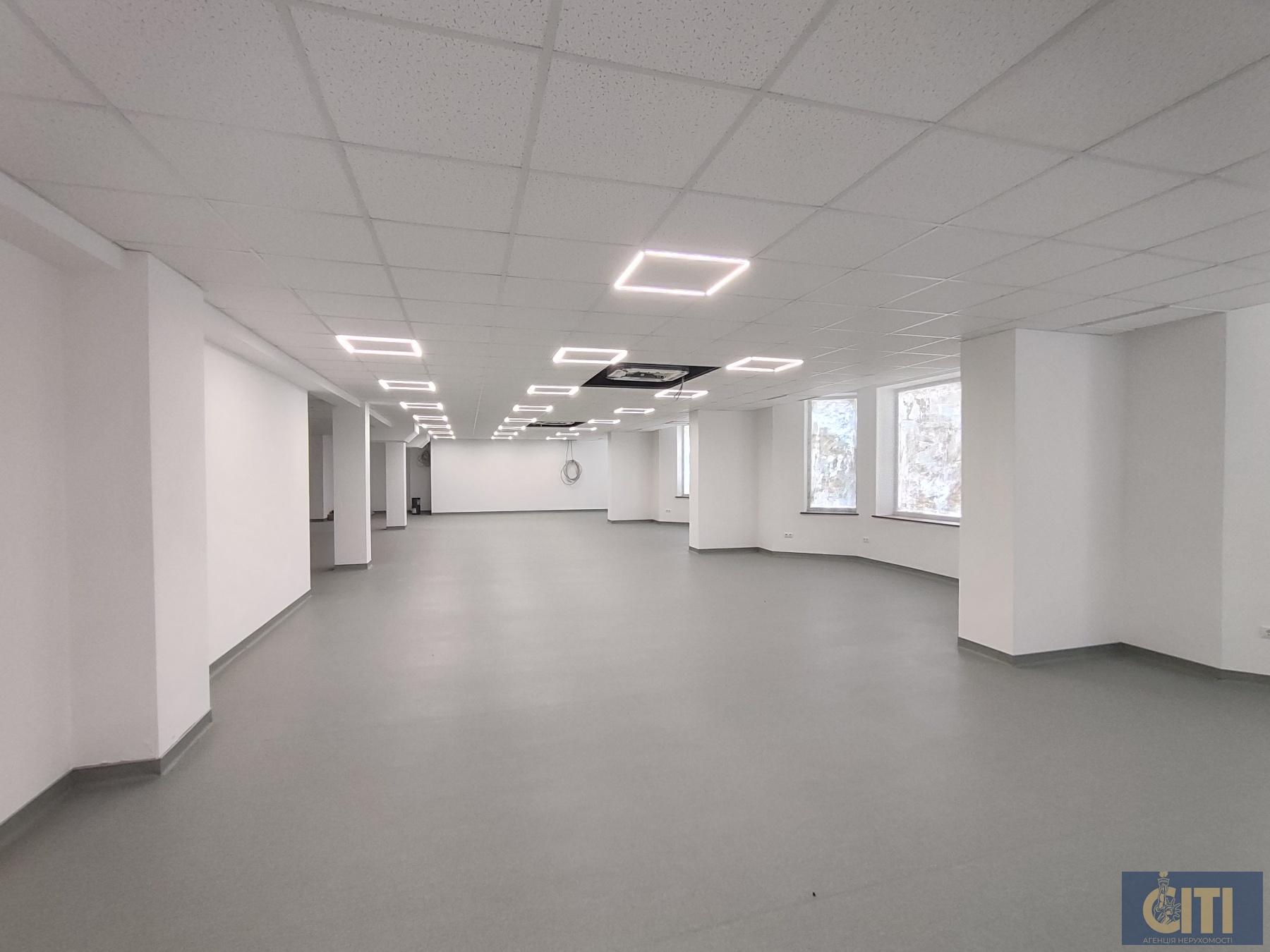 Триповерховий офісно-спортивний комплекс, 6000 m²