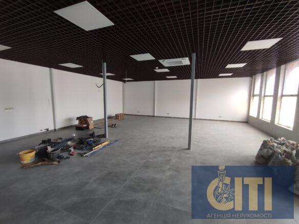 Оренда сучасного магазину біля Сінного ринку, загальна площа 200 кв.м