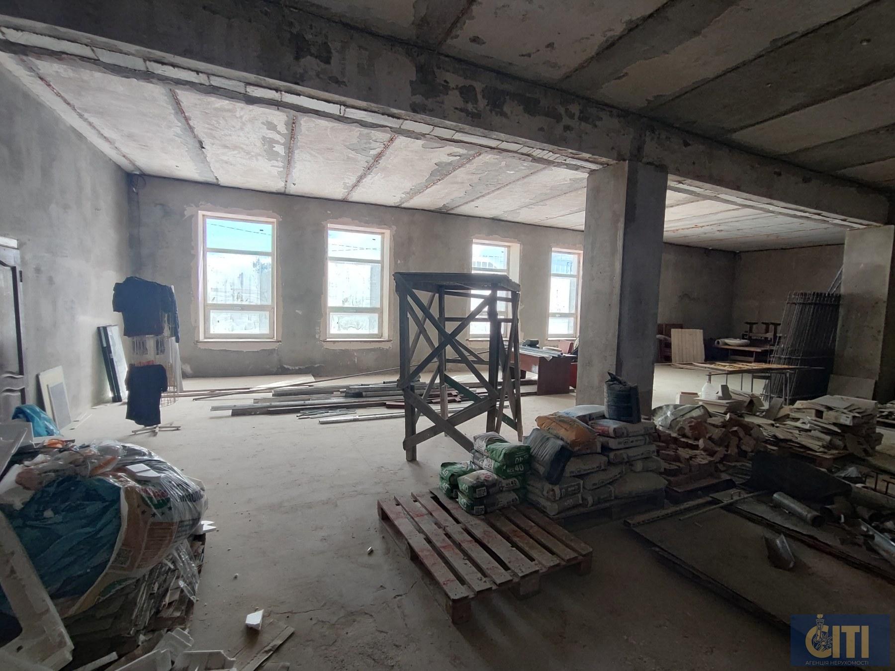 Триповерховий офісно-спортивний комплекс, 6000 m²