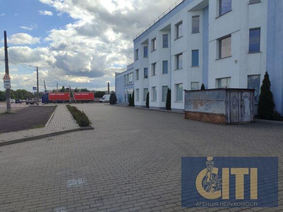 Триповерховий офісно-спортивний комплекс, 6000 m²