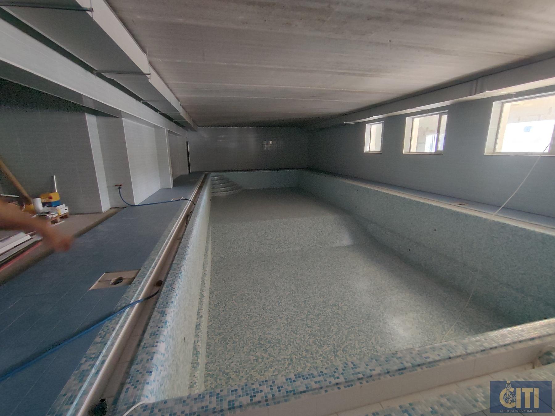 Триповерховий офісно-спортивний комплекс, 6000 m²